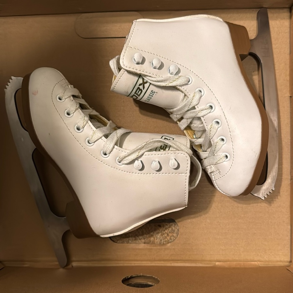 DBX youth ice skates - size US 11K